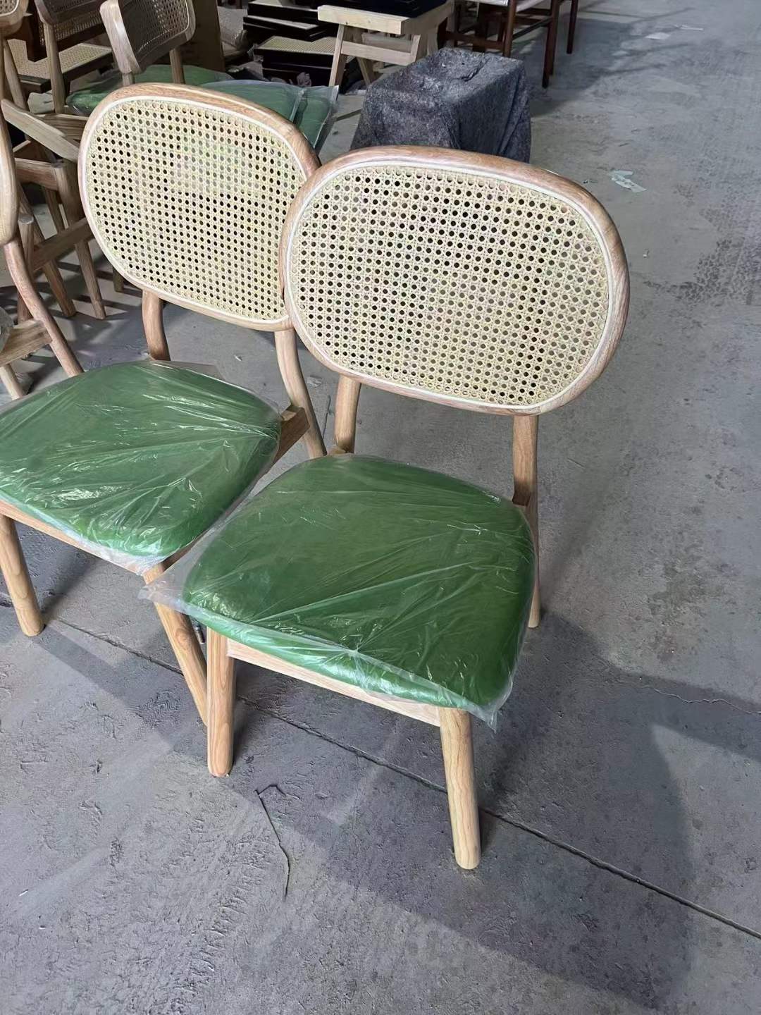 11886